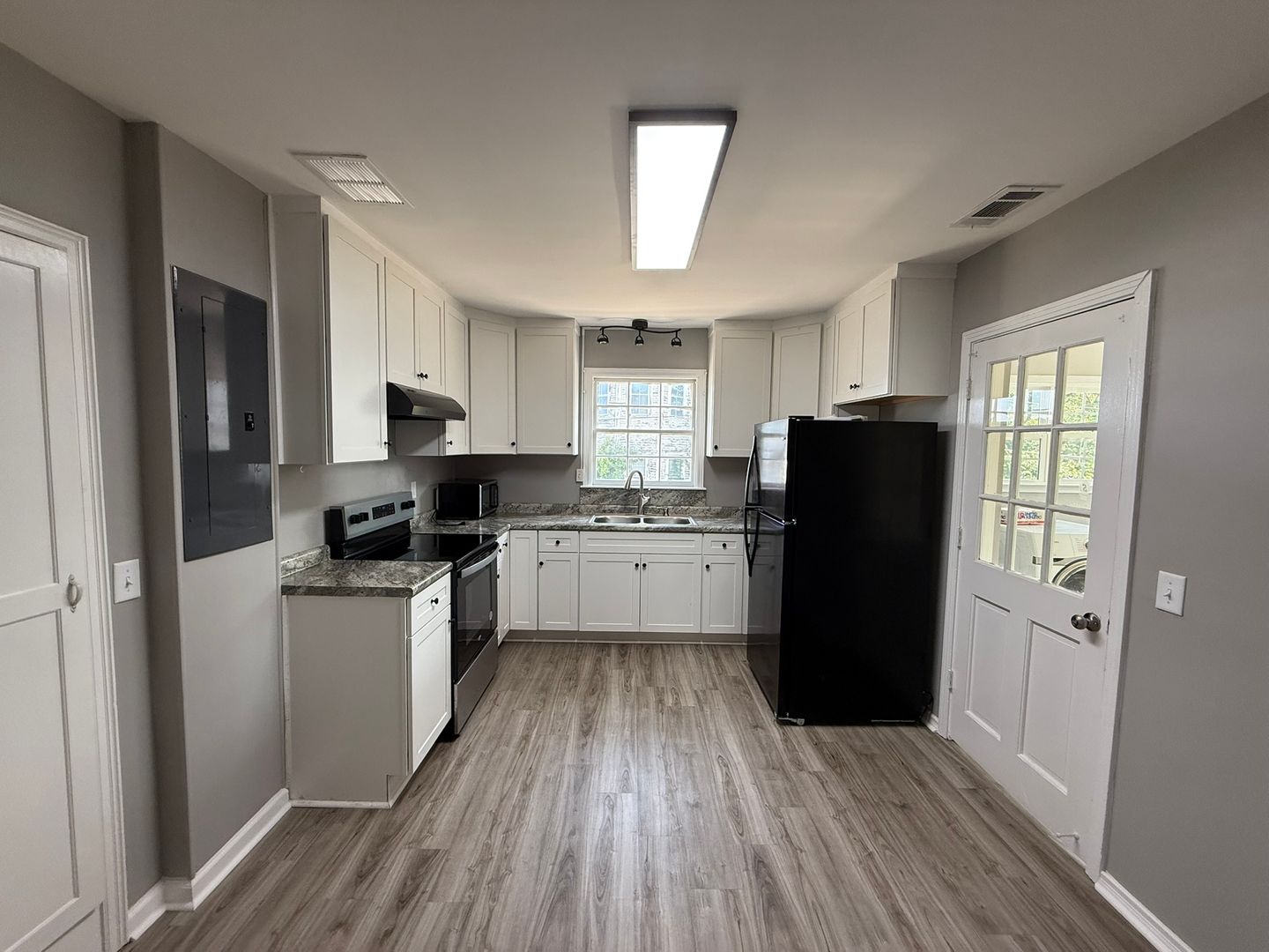 Statesboro House: 18B N Zetterower Ave