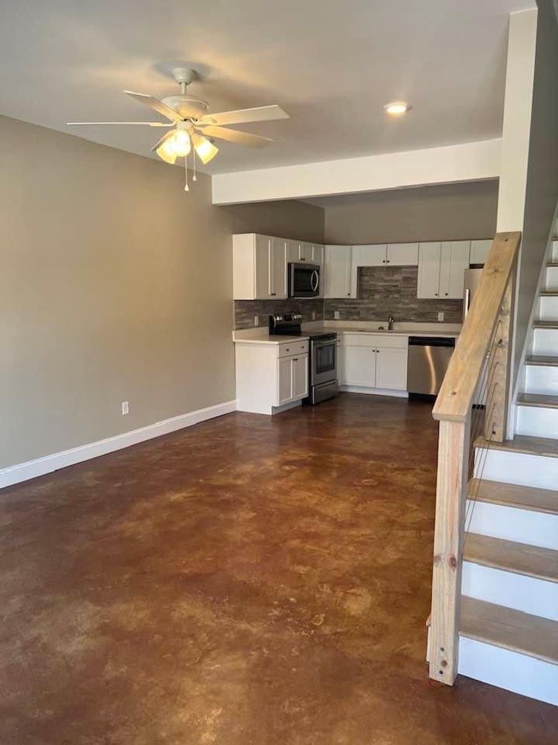 Statesboro House: 313 Broad St.