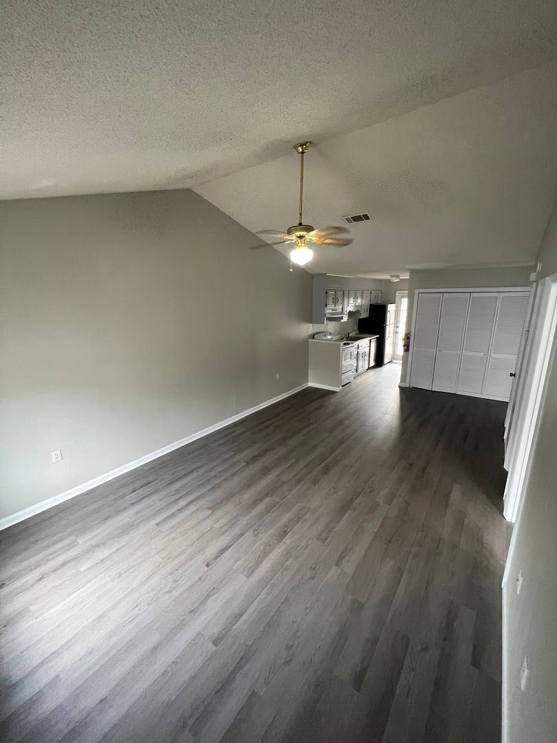 Statesboro House: 230 Lanier Drive #50