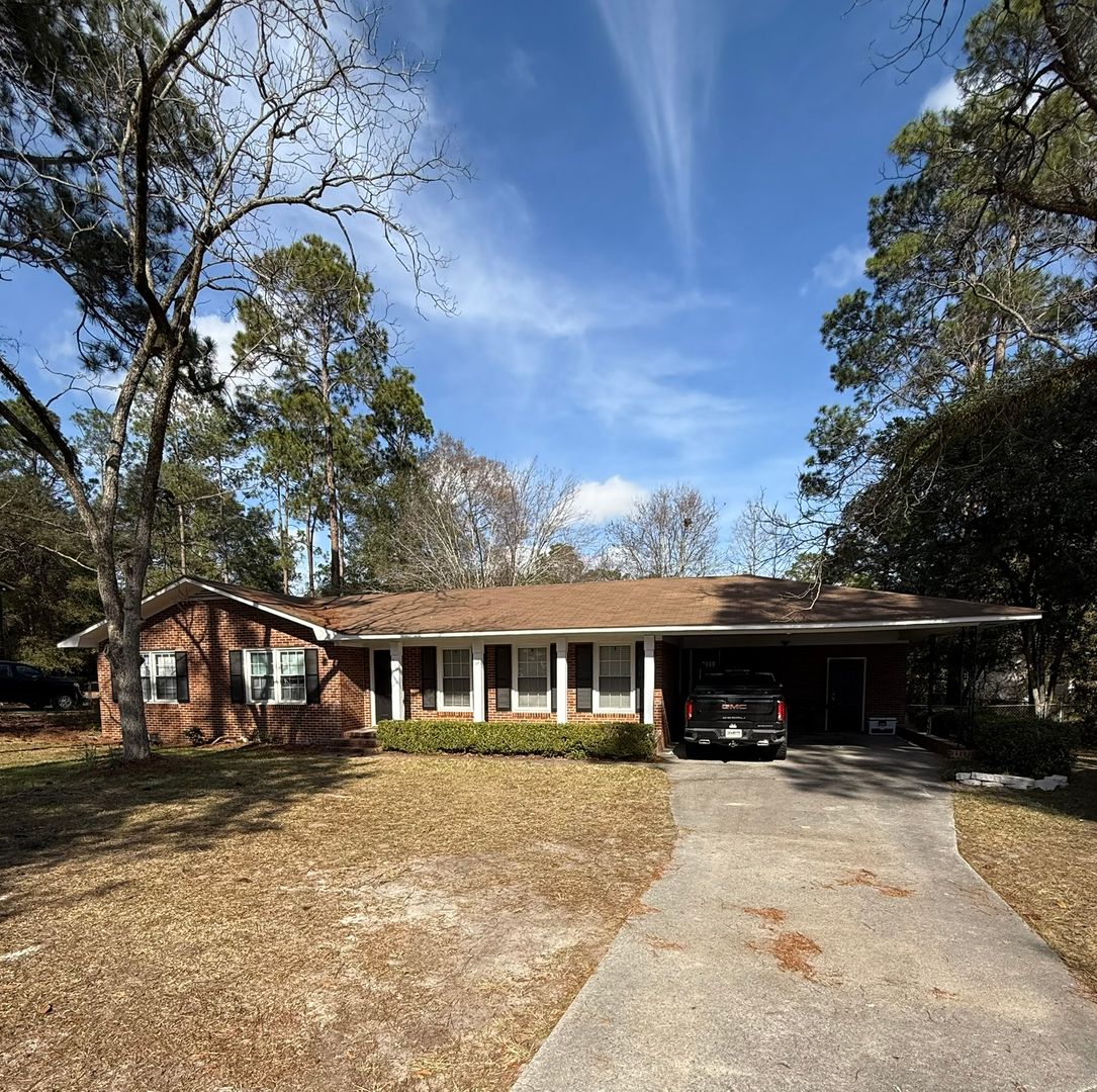 Statesboro Apartment: 519 Pitt Moore Rd