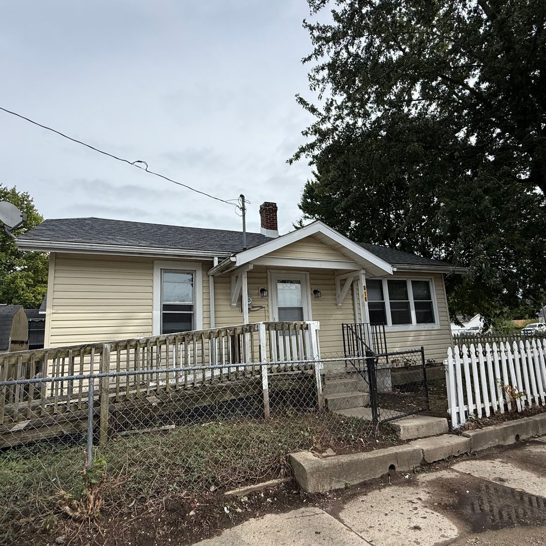 Muncie House: 916 W 14th