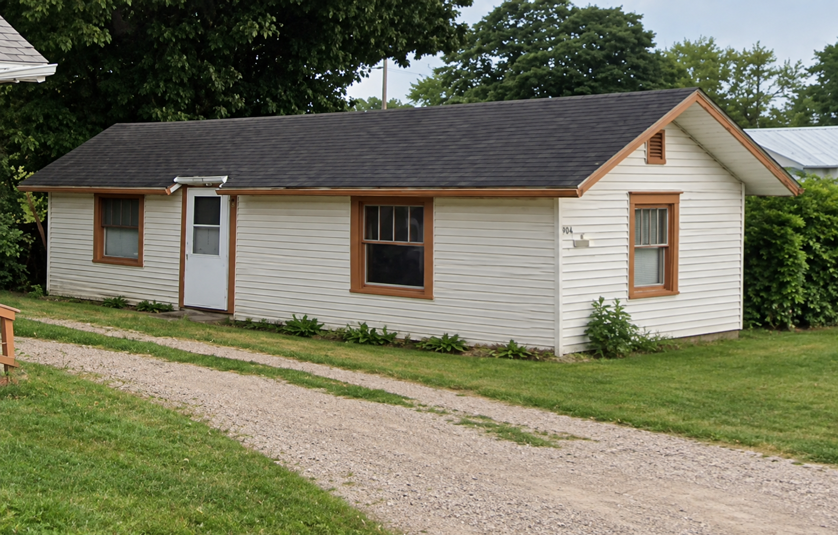 Muncie Apartment: 1017 - 1019 W Memorial Dr