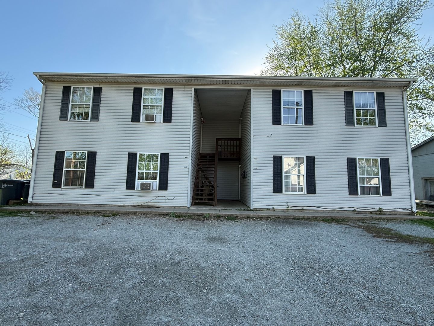 Elwood Apartment: 505 N 20th St