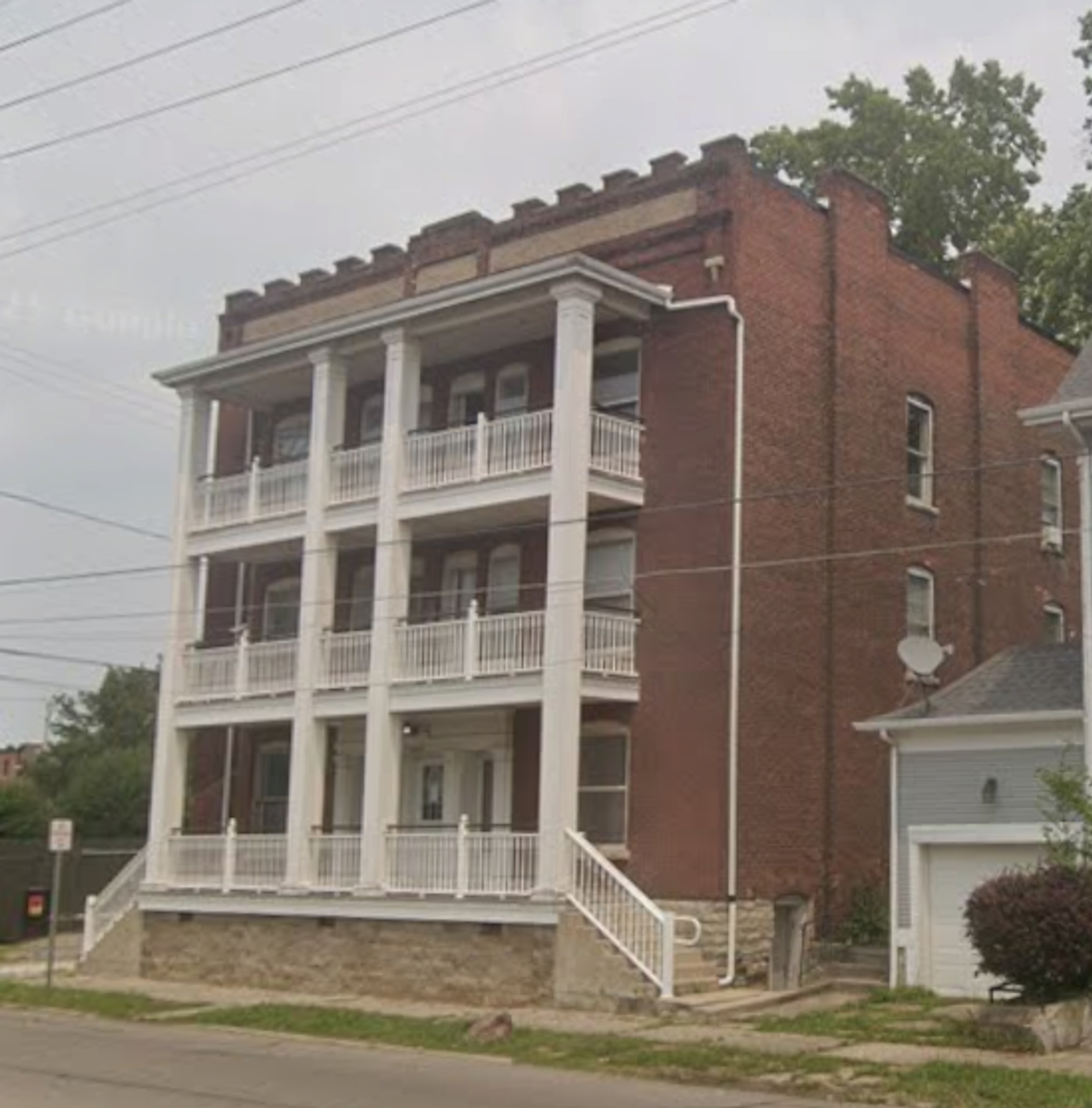 Muncie Apartment: 316 S Monroe St