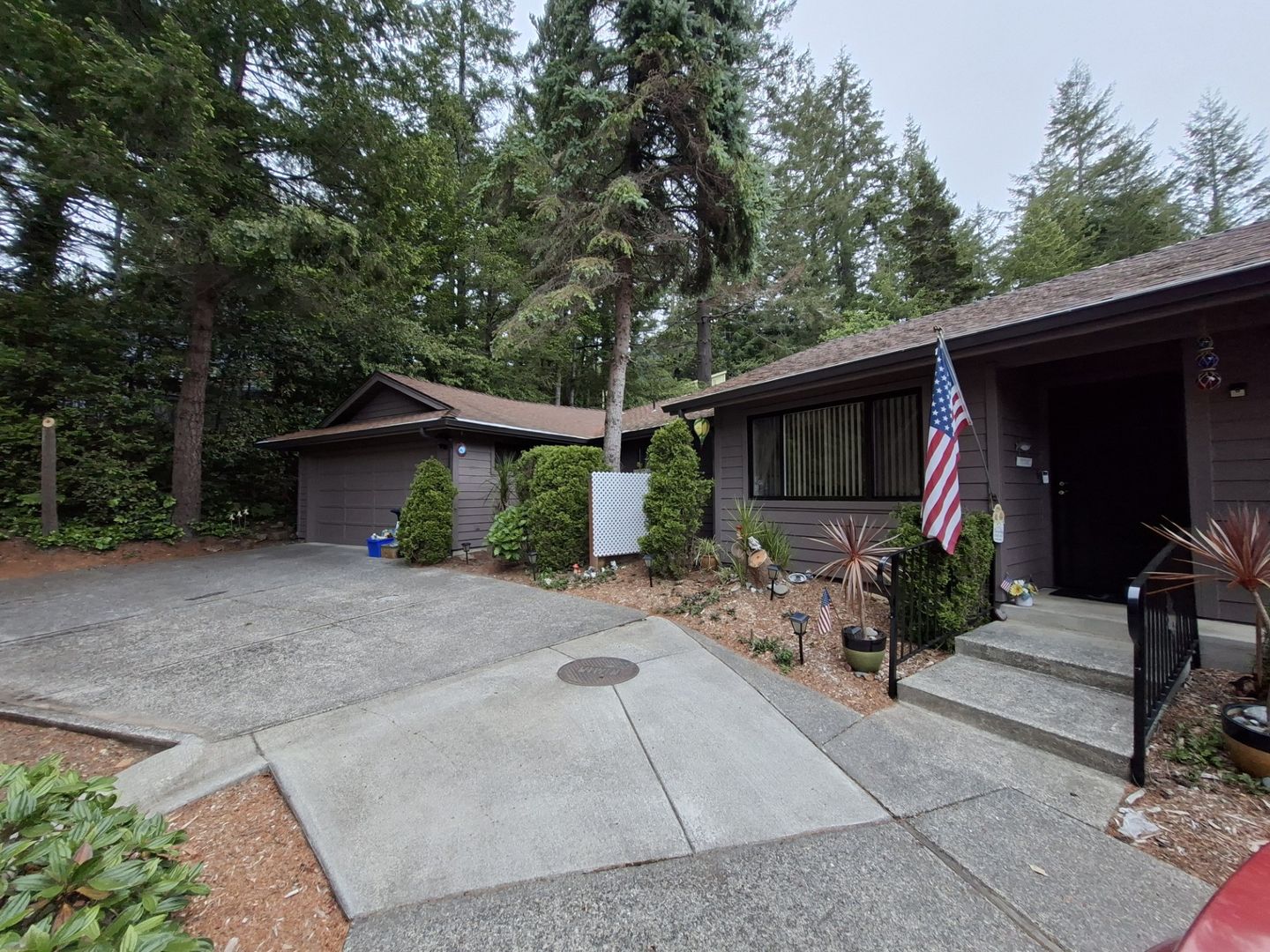 Brookings House: 1476 Glenwood Dr