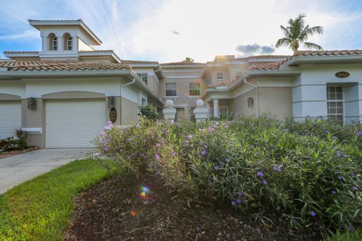 ** FIDDLER'S CREEK 3/2 FIRST FLOOR HOME FOR SEASON ** DEER CROSSING IN FIDDLER'S CREEK GATED ** – photo 1