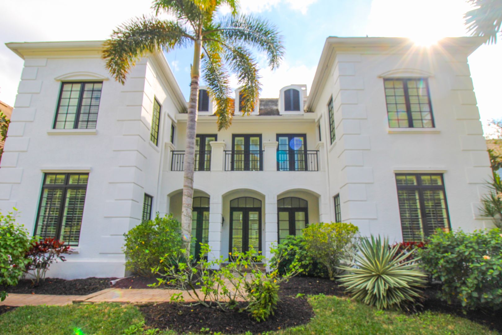 Naples House: 1412 Hemingway Place