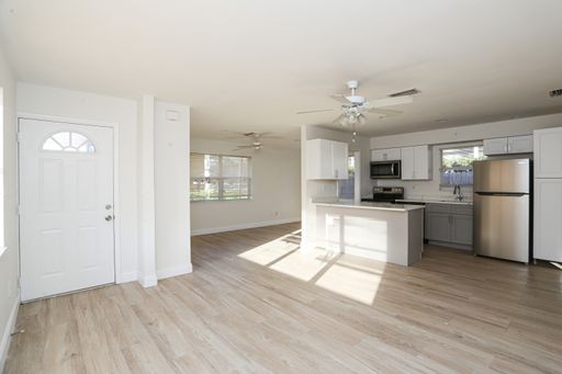524 97th Avenue N Unit B, Naples, FL 34108