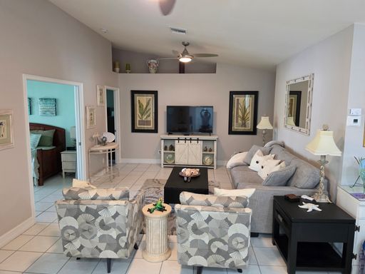 200 Diamond Circle Unit# 202, Naples, FL 34110
