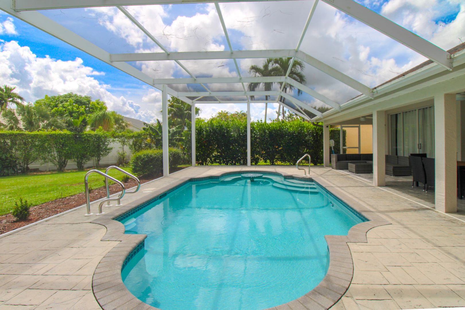 Naples House: 700 Lambton Lane