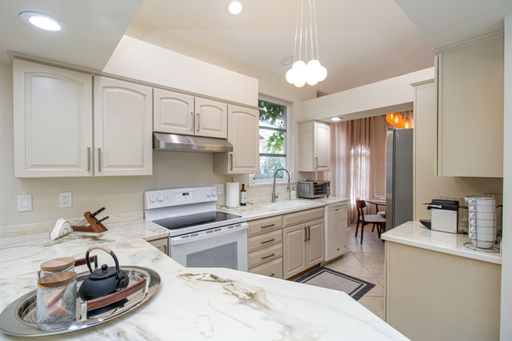 ***NAPLES PARK***FURNISHED/UNFURNISED***NO HOA***Coming Available – photo 1