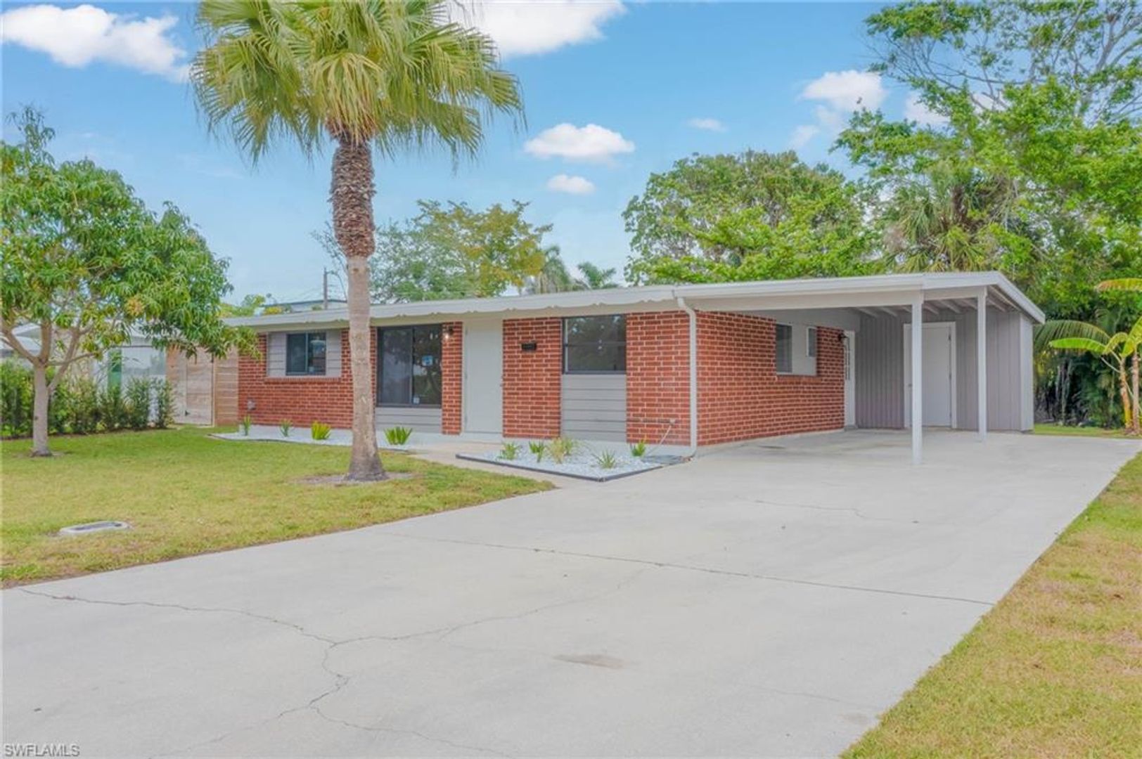 Naples House: 2123 Harbor Lane