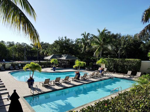 **CYPRESS WOODS COUNTRY CLUB **FULLY-TRANSFERRABLE BUNDLED GOLF UNIT ** FURNISHED SEASONAL RENTAL** – photo 1