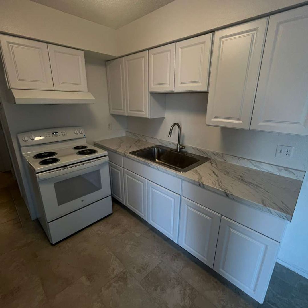 Fort Myers House: 3708 Estelle Avenue