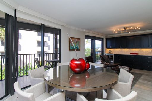 9653 Gulf Shore Drive Unit# 203, Naples, FL 34108