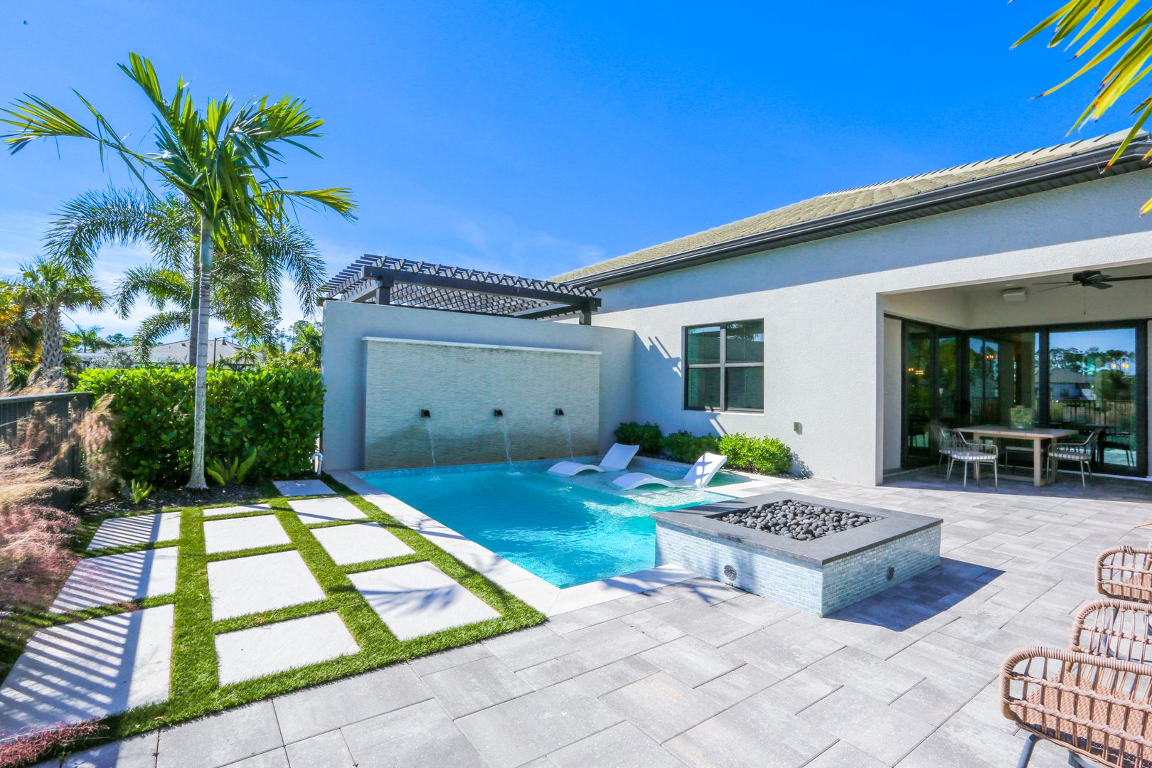 Naples House: 14727 Kingfisher Loop