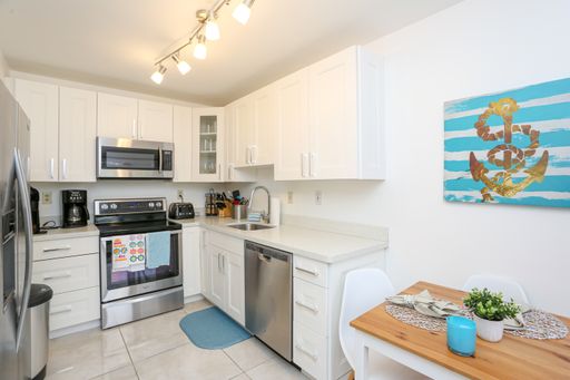 **WONDERFUL UPDATED CONDO***CLOSE TO MARCO ISLAND AND BEACHES***WILL NOT LAST LONG***CALL TODAY*** – photo 1