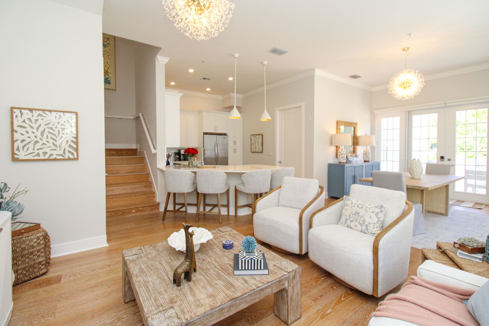 Naples House: 453 8th Avenue S #106