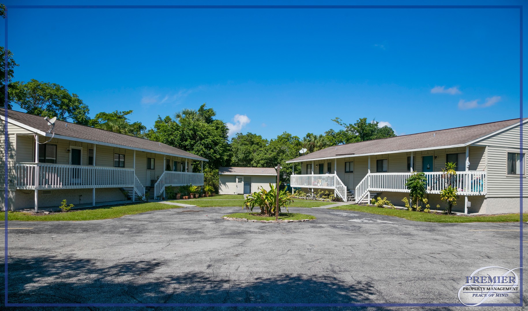 Naples Apartment: 2455 Thomasson Drive