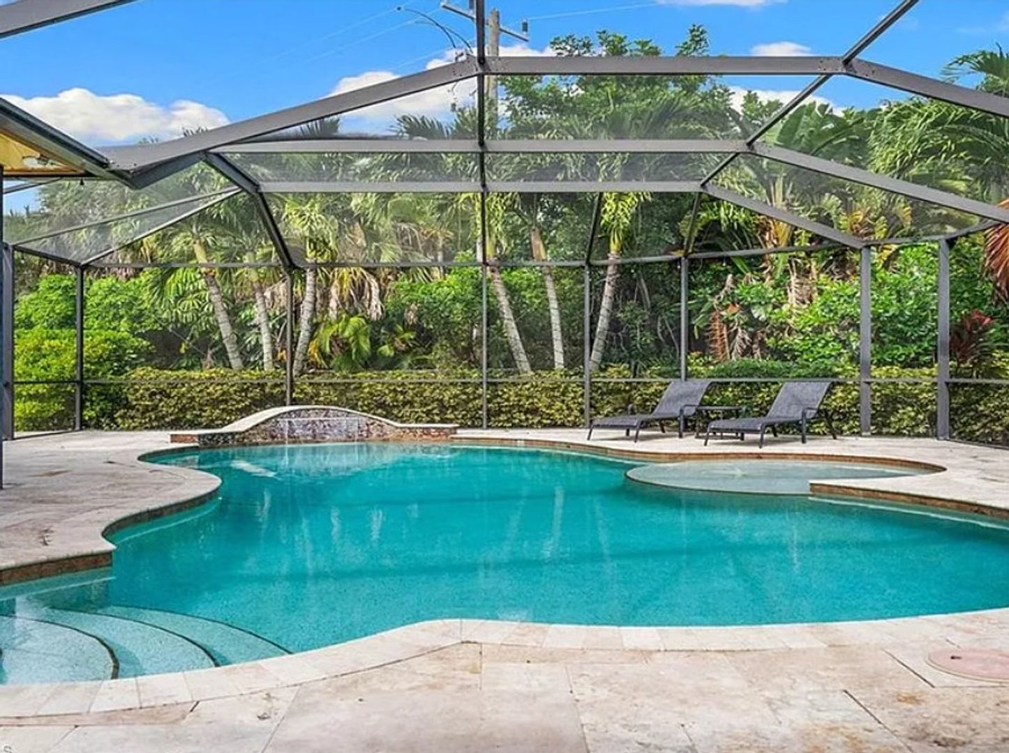 Naples House: 571 Raven Way