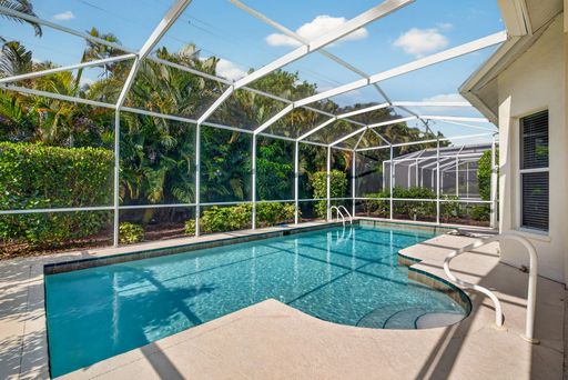 CALLING ALL GOLFERS ** BEAUTIFUL SINGLE FAMILY PRIVATE HEATED POOL HOME IN STONEBRIDGE COUNTRY CLUB NAPLES ** GOLF TRANSFER HOME ** OFFERED SEASONAL OR ANNUALLY ** – photo 1
