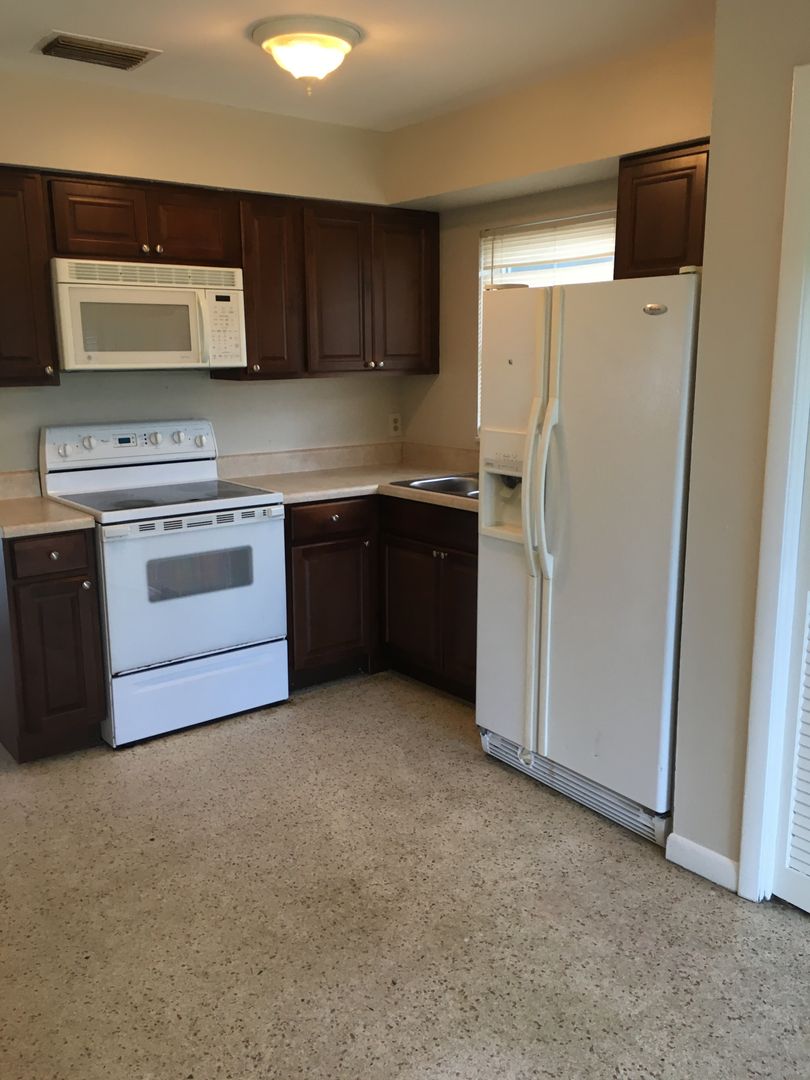 Naples House: 912 San Remo Avenue