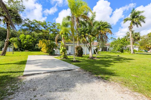 ***SINGLE FAMILY HOME ***ANNUAL***TRAIL ACRES***NO HOA***PET FRIENDLY – photo 1