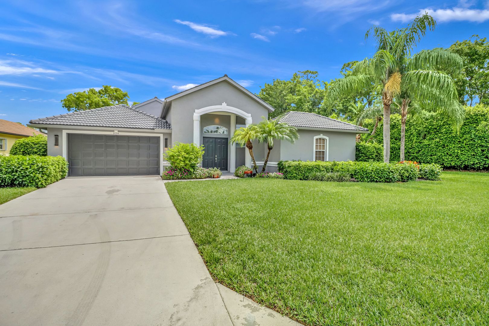 Naples House: 9754 Wilshire Lakes Blvd