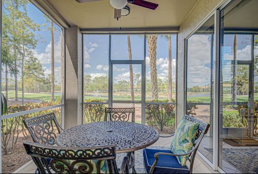 ** GOLF ENTHUSIASTS? ** PRESTIGIOUS VANDERBILT COUNTRY CLUB ** STUNNING 2 BED-2 BATH PLUS DEN HOME ** – photo 1