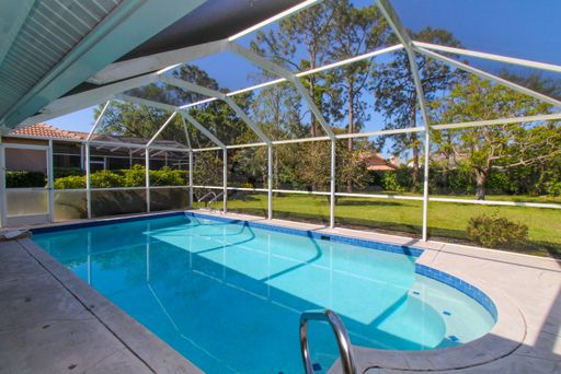 333 Wentworth Court , Naples, FL 34104