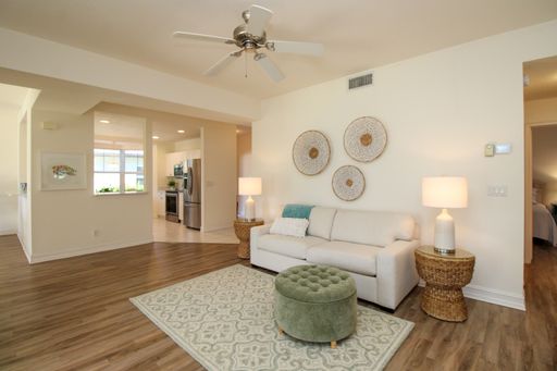 ***FURNISHED SEASONAL RENTAL***DIAMOND LAKE***2+DEN***AVAILABLE*** – photo 1