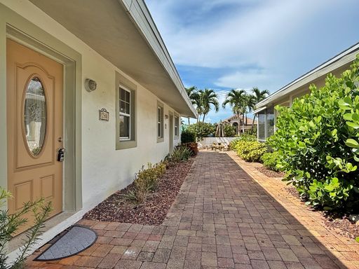 740 109th Avenue N, Naples, FL 34108