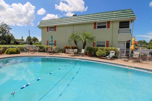300 Valley Stream Drive Unit#12-R, Naples, FL 34113