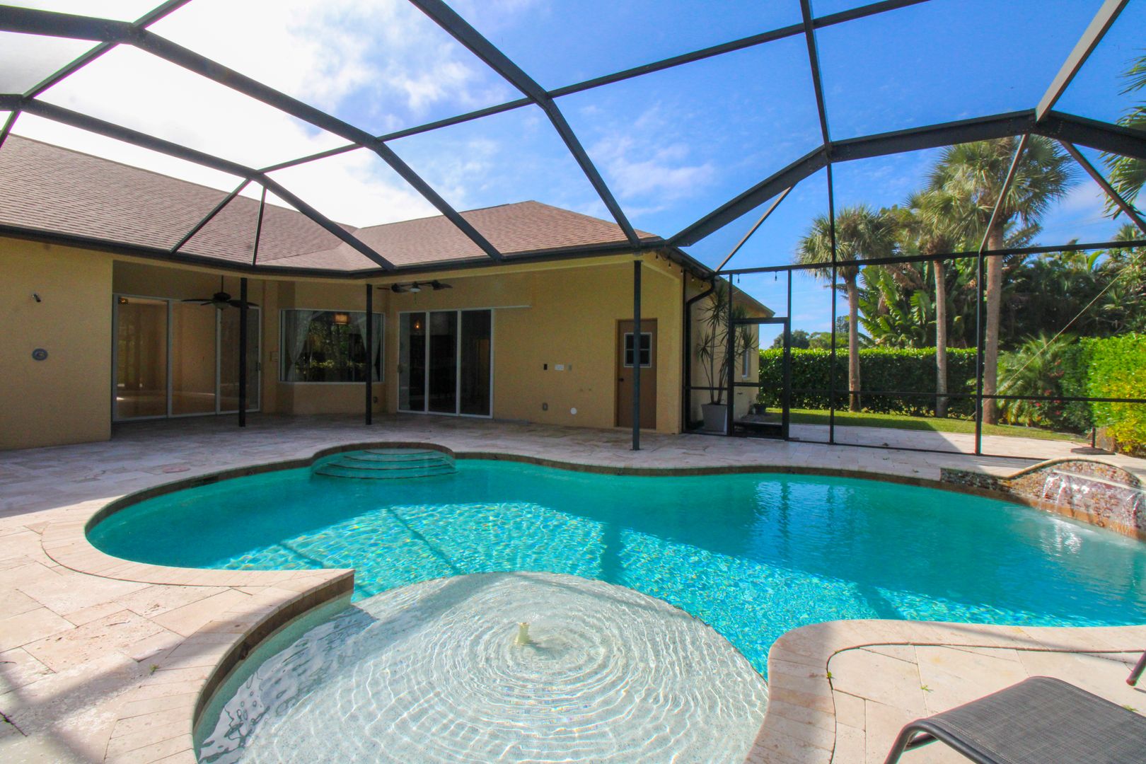 Naples House: 571 Raven Way