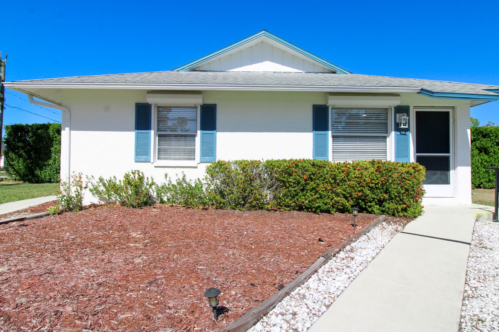 Naples House: 516 Gordonia Road