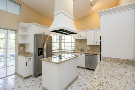 **Ask about the TWO WEEKS FREE**MOON LAKE***GREAT LOCATION***SINGLE FAMILY HOME WITH POOL***LAKE VIEW***UNFURNISHED ANNUAL*** – photo 1