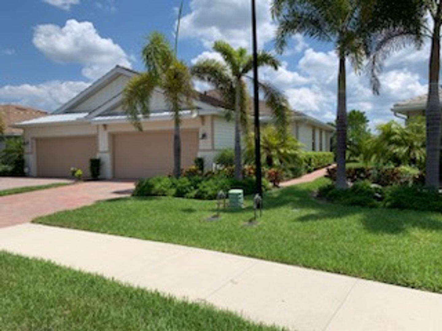 Naples House: 14631 Edgewater Circle