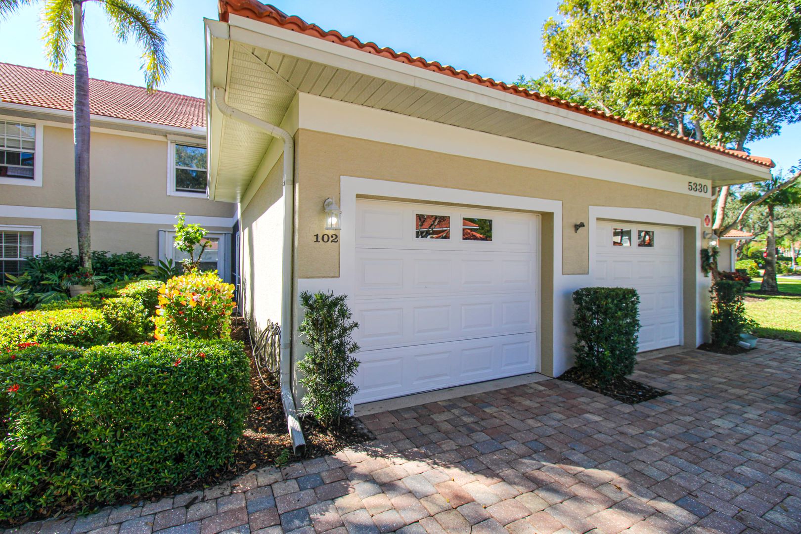 Naples House: 5330 Andover Drive Apartment 102