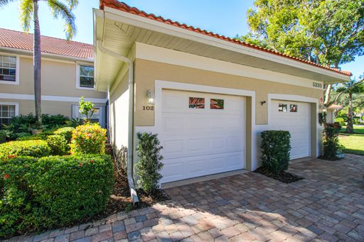 ***BEAUTIFUL** FIRST-FLOOR CONDO***IN THE HEART OF NORTH NAPLES***SEASONAL RENTAL*** – photo 1