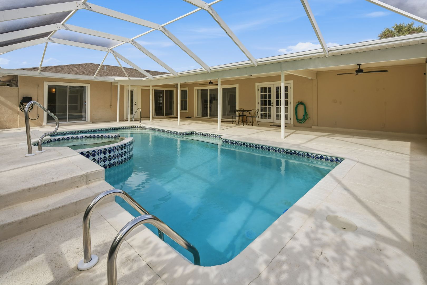 Naples House: 128 Viking Way