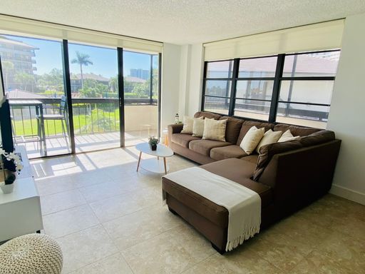 ** MARCO ISLAND 2/2 AT SOUTH SEAS CLUB ** RENOVATED UNIT ** AVAILABLE DEC-APRIL 2024 ** DON'T MISS THIS ONE ** – photo 1