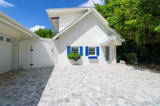 10805 Winterview Drive, Naples, FL 34109