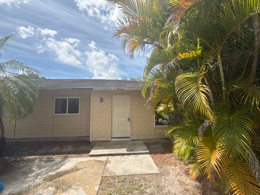 **Ask about the TWO WEEKS FREE*** NORTH FORT MYERS 3 BEDROOMS\2 BATHS READY FOR A LONG TERM TENANT ** PET FRIENDLY ** DUPLEX ** – photo 1