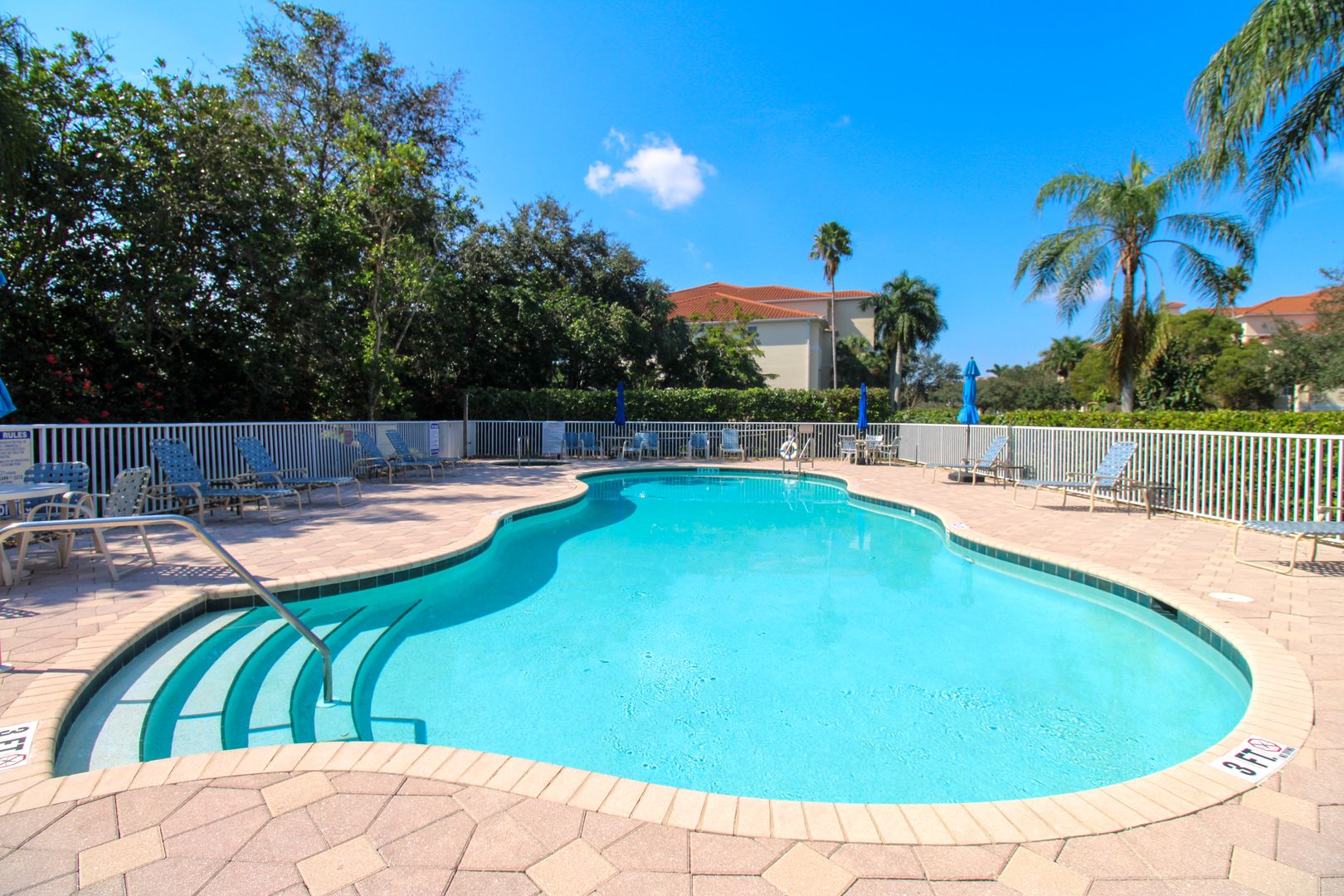 Naples Condo: 4853 Hampshire Court Apartment 107