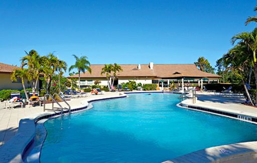 ** PLAY GOLF HERE! GLADES COUNTRY CLUB 2/2 LOVELY SEASONAL OR 6 MONTH\1 DAY AVAILABLE ** TONS OF COMMUNITY POOLS AND AMENITIES HERE ** AVAILABLE DECEMBER-FEBRUARY AND THEN APRIL-NOVEMBBER ** – photo 1