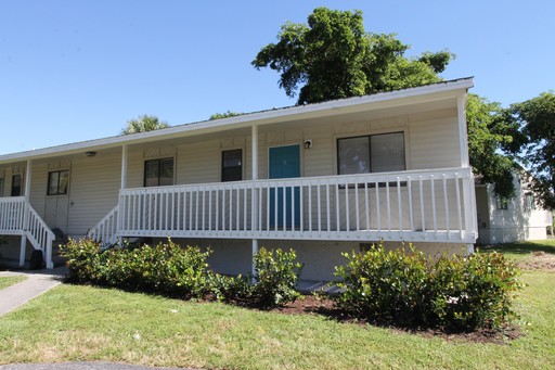 ***Ask about the TWO WEEKS FREE***2/2 DUPLEX***NO HOA***QUIET STREET***CLOSE TO DOWNTOWN*** – photo 1
