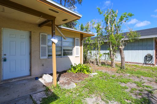1095 San Remo Avenue, Naples, FL 34104