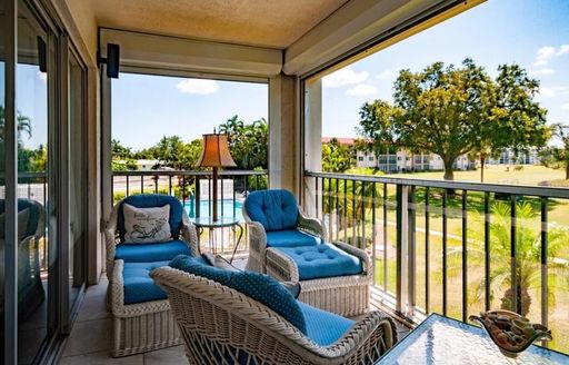 **FREE GOLF**CHARMING - FURNISHED SEASONAL RENTAL**2 BEDS/2 BATHS**NEAR DOWNTOWN NAPLES** – photo 1