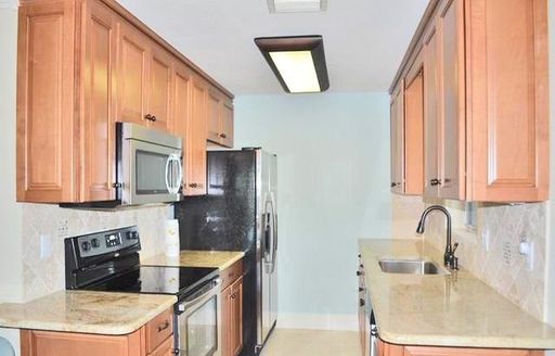 ** 2/2 CONDO ON THE BEACH AVAILABLE DECEMBER-FEBRUARY ** SHORT TERM ONLY ** – photo 1