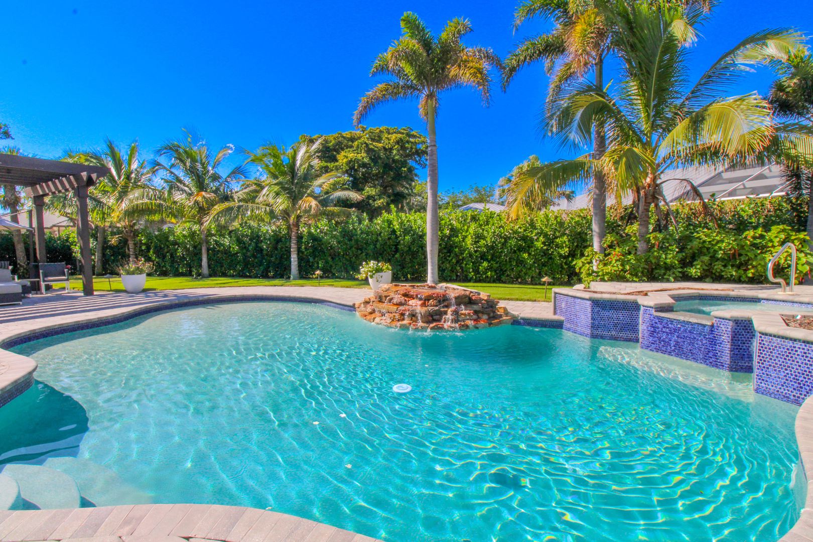 Naples House: 1555 Crayton Road